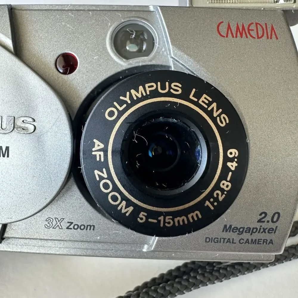 Olympus Camedia D-520 Zoom Digital Camera 2.0 MP Tested Works No Cords/MediaCard